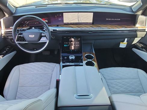 Certified 2025 Cadillac Escalade Premium Luxury Platinum image 20