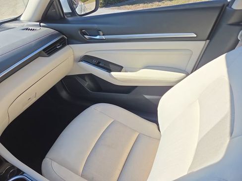 Used 2021 Nissan Altima 2.5 SV w/ SV Premium Package image 14