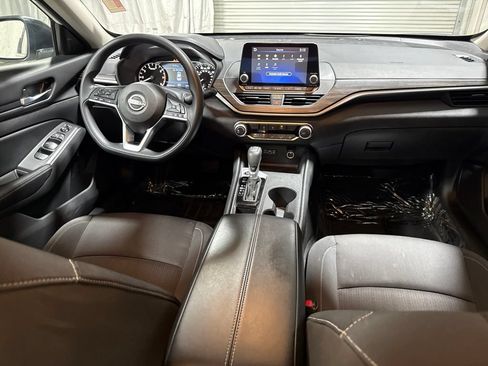 Used 2025 Nissan Altima 2.5 SV FWD image 13