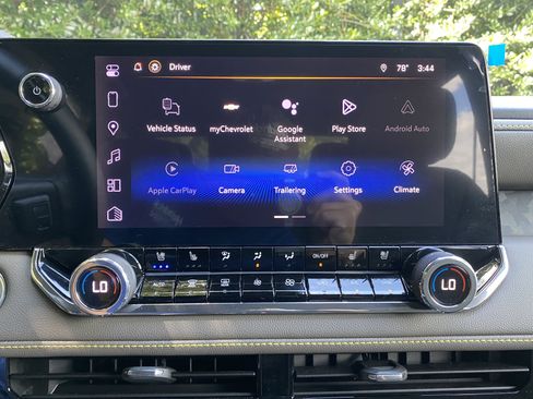 Used 2026 Chevrolet Colorado ZR2 w/ Technology Package AWD/4WD image 25