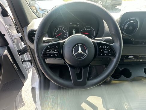 Used 2024 Mercedes-Benz Sprinter 2500 image 22