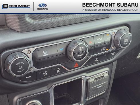 Used 2022 Jeep Gladiator Sport w/ Trailer Tow Package image 17