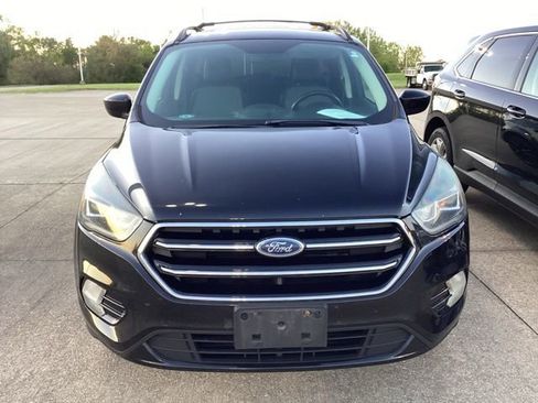 Used 2017 Ford Escape SE w/ SE Sport Appearance Package AWD/4WD image 2