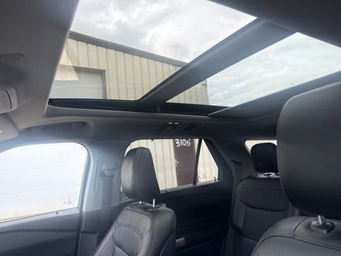Used 2020 Ford Explorer Limited AWD/4WD image 3