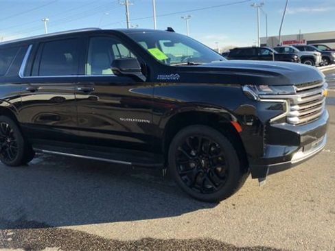 Used 2024 Chevrolet Suburban High Country image 2
