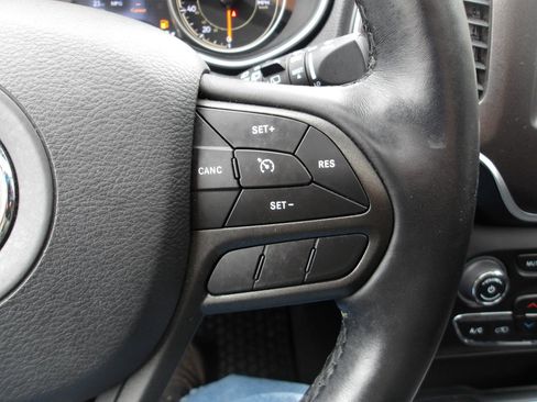 Used 2021 Jeep Cherokee Trailhawk w/ Sun, Sound & Nav Group AWD/4WD image 17
