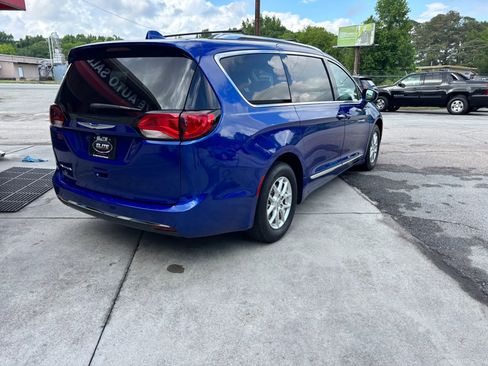 Used 2020 Chrysler Pacifica Touring-L FWD image 7