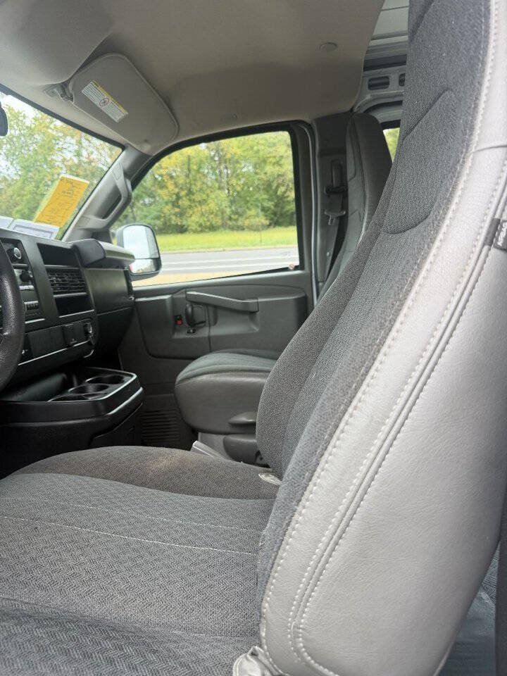 Used 2022 GMC Savana 2500 w/ Driver Convenience Package RWD image 5
