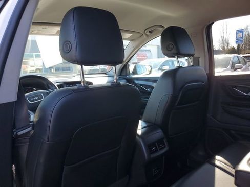 Used 2023 GMC Terrain SLT image 13