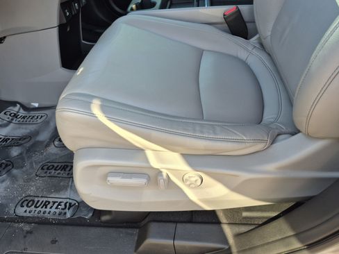 Used 2023 Honda Odyssey Touring image 23