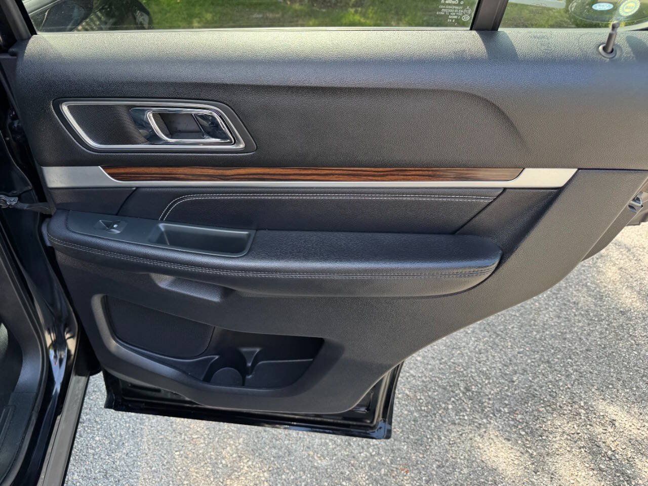 Used 2018 Ford Explorer Limited w/ Equipment Group 301A FWD image 41