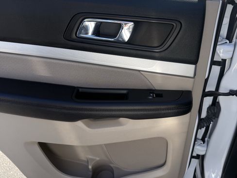 Used 2018 Ford Explorer FWD image 12