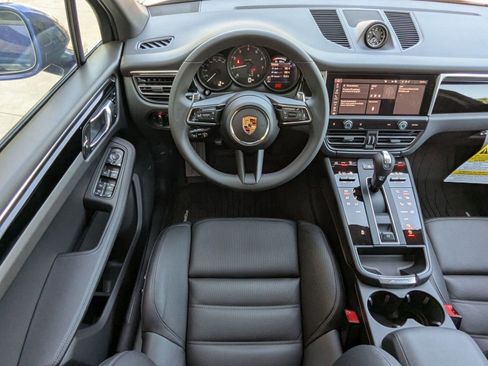 Certified 2025 Porsche Macan image 15