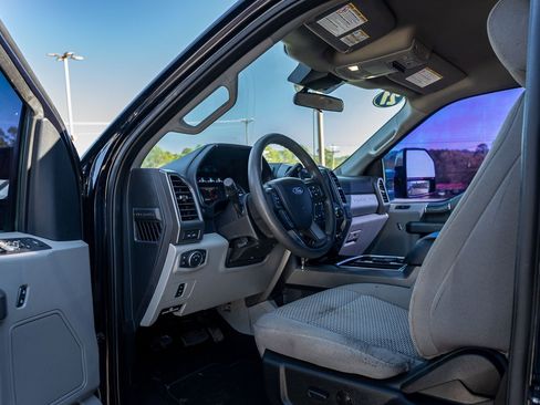 Certified 2021 Ford F250 XLT w/ XLT Premium Package image 17