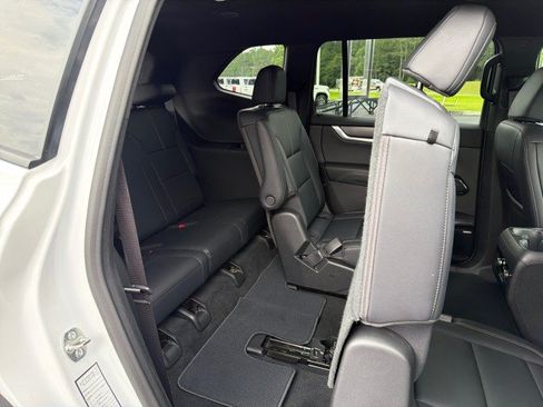 Used 2026 GMC Acadia Elevation w/ Elevation Premium Package FWD image 17