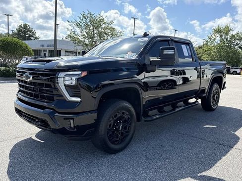 Used 2024 Chevrolet Silverado 2500 LT w/ Midnight Edition AWD/4WD image 7