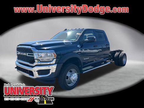 Used 2022 RAM 5500 Tradesman w/ Chrome Appearance Group AWD/4WD image 1