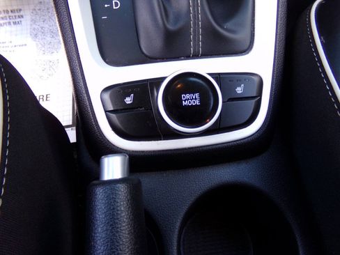 Used 2023 Hyundai Venue Limited FWD image 20