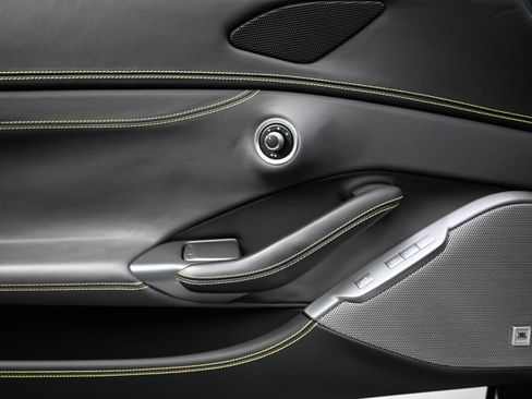 Used 2022 Ferrari Portofino M RWD image 56
