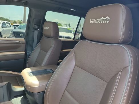 Used 2024 Chevrolet Suburban High Country AWD/4WD image 16