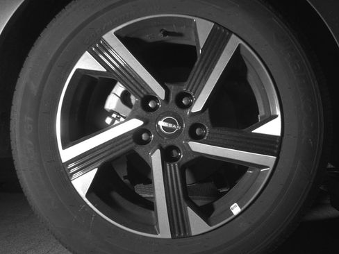Used 2025 Nissan Sentra SV FWD image 14