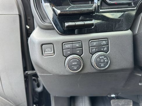 Used 2024 Chevrolet Silverado 2500 ZR2 w/ Technology Package AWD/4WD image 17