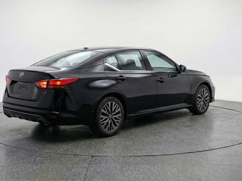 Used 2025 Nissan Altima 2.5 SV FWD image 9