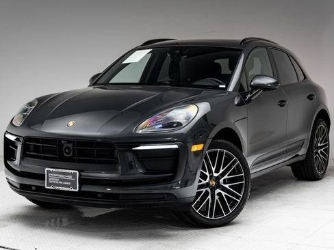 Certified 2026 Porsche Macan AWD/4WD image 1