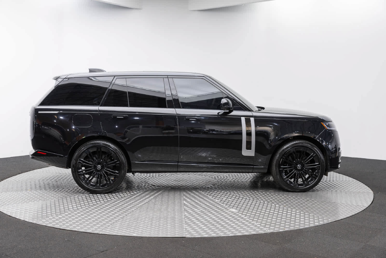 Used 2025 Land Rover Range Rover SV AWD/4WD image 56