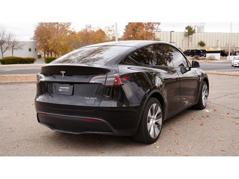 Used 2023 Tesla Model Y Long Range image 7