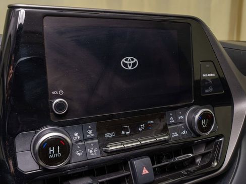 Used 2023 Toyota Highlander L image 15