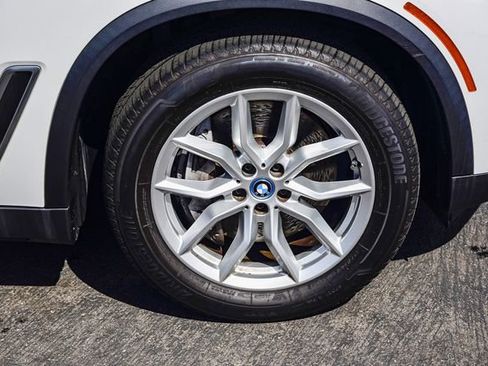 Used 2022 BMW X5 xDrive45e image 10