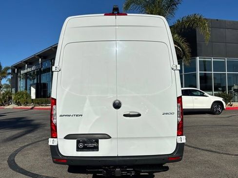 Used 2025 Mercedes-Benz Sprinter 2500 image 4