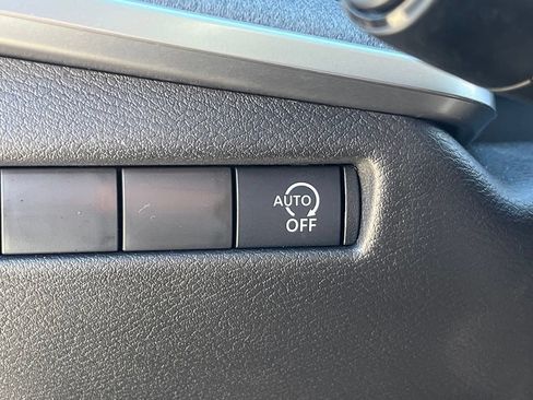 Used 2025 Nissan Kicks SV FWD image 18