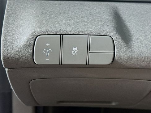 Used 2025 Hyundai Elantra SEL FWD image 17
