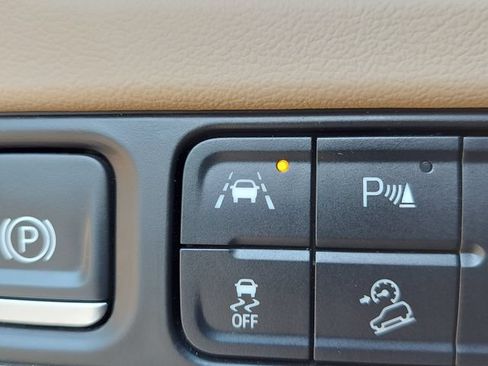 Used 2022 Chevrolet Suburban Premier AWD/4WD image 24