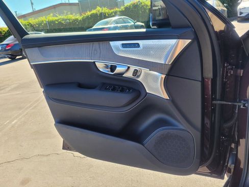 Used 2025 Volvo XC90 T8 Ultra image 16