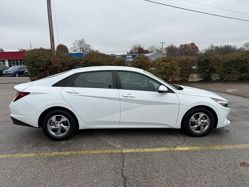 Used 2022 Hyundai Elantra SE image 10