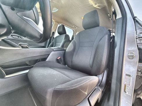 Used 2024 Nissan Rogue S FWD image 11