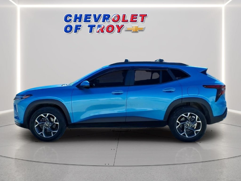 Used 2025 Chevrolet Trax LT w/ LT Convenience Package FWD image 4