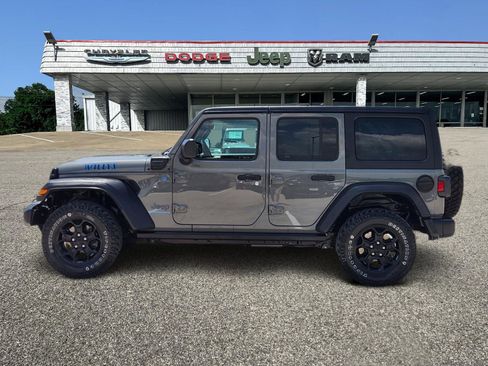 Used 2023 Jeep Wrangler Unlimited w/ Cold Weather Group AWD/4WD image 3
