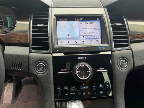 Used 2019 Ford Taurus Limited FWD image 13