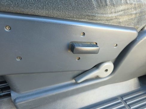 Used 2005 Chevrolet Silverado 2500 LS w/ Skid Plate Package image 13