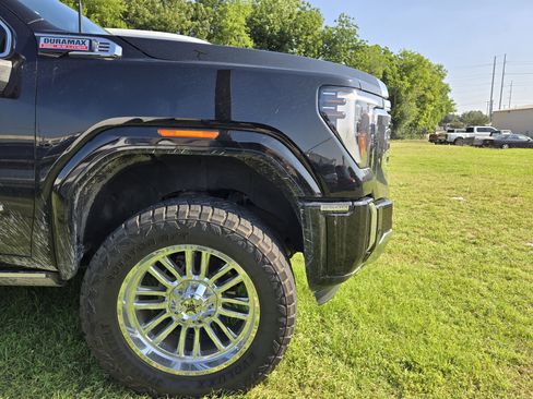 Used 2024 GMC Sierra 2500 Denali w/ Denali Reserve Package AWD/4WD image 8