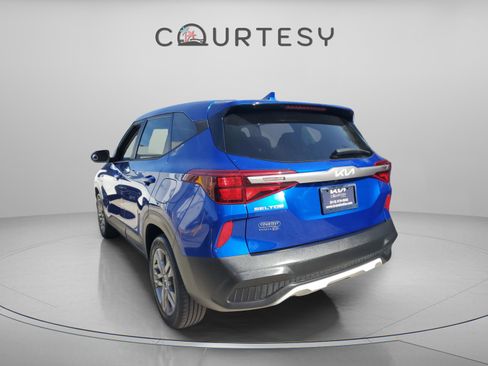 Used 2022 Kia Seltos LX image 2