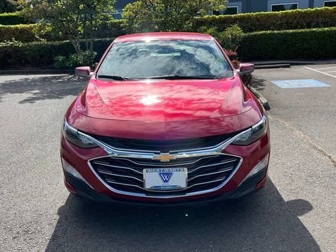 Used 2021 Chevrolet Malibu LT w/ Leather Package FWD image 2