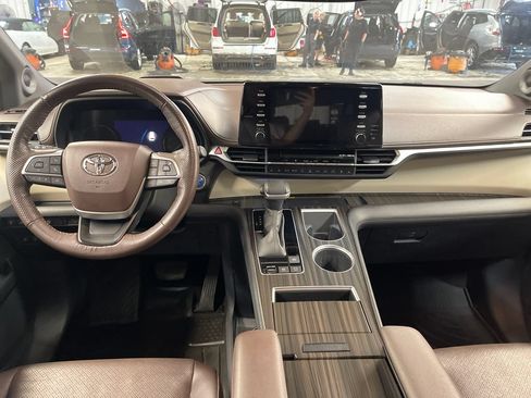 Certified 2022 Toyota Sienna Platinum AWD/4WD image 17