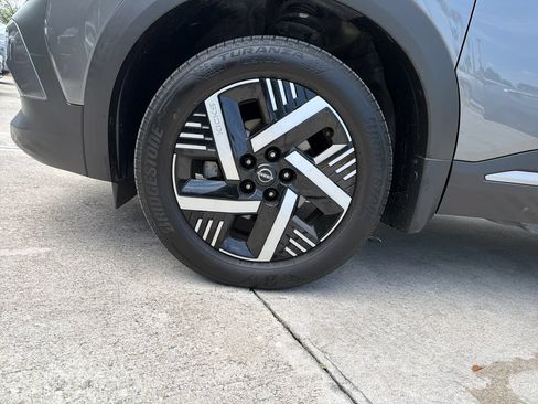 Certified 2025 Nissan Kicks SV FWD image 11