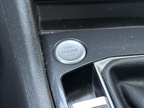 Used 2023 Volkswagen Tiguan SE image 23