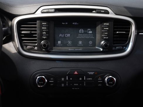 Used 2018 Kia Sorento AWD image 7